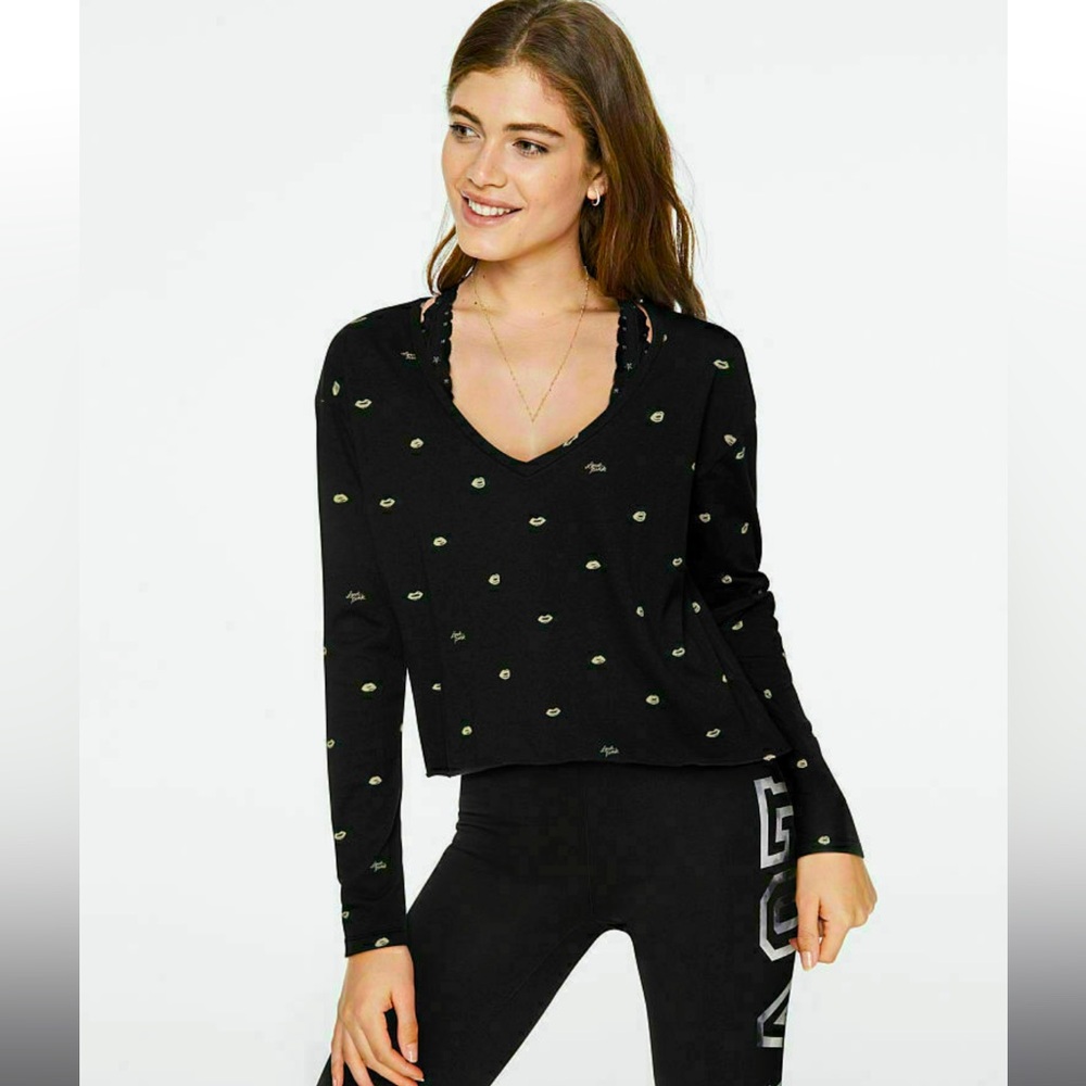 Victoria Secret PINK Long Sleeve V-Neck Cropped Shirt Top Black Lip Print size M